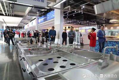 機器人炒菜，未來餐桌新體驗——濱州博興廚具超市探秘